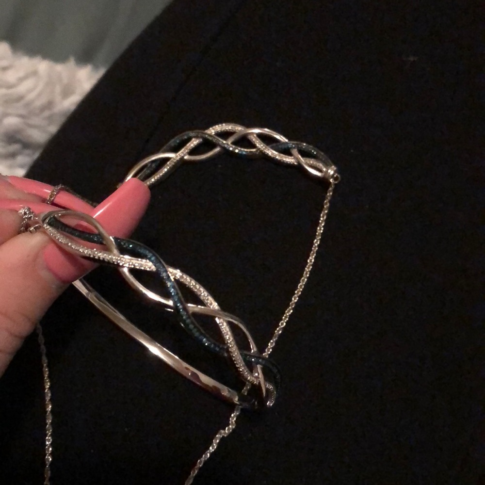 Fred Meyer jewel bracket and necklace set
